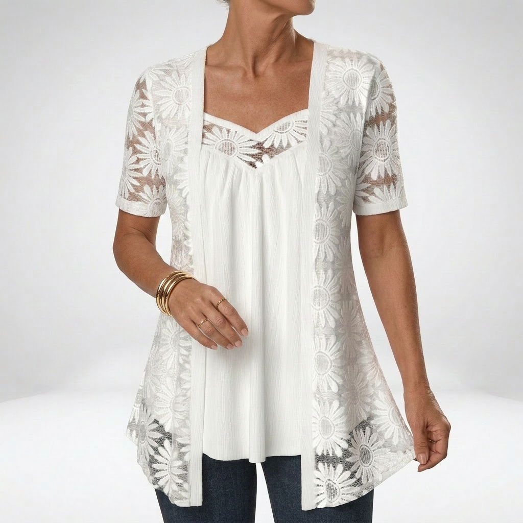 Prudence™ — Witte blouse met kant en korte mouwen: vrouwelijke elegantie